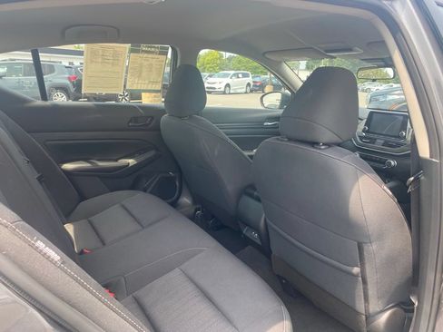 Used 2024 Nissan Altima 2.5 SV FWD image 26
