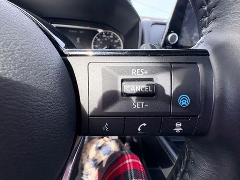 Used 2023 Nissan Rogue SL AWD/4WD image 14