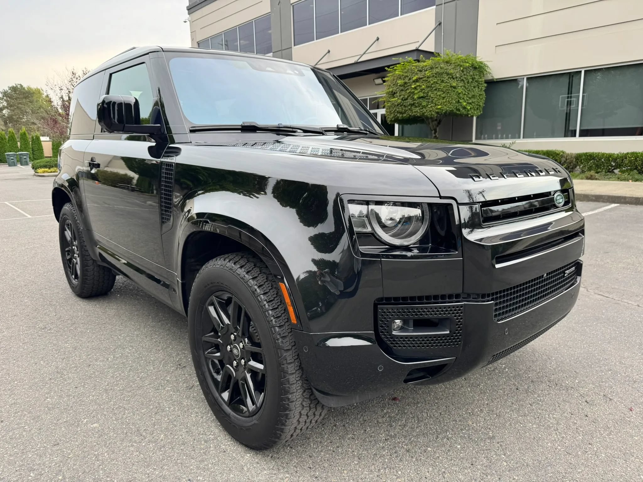 Used 2022 Land Rover Defender 90 X-Dynamic S AWD/4WD image 2