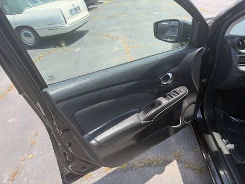 Used 2016 Nissan Versa SV FWD image 12