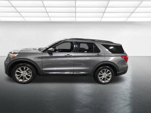 Used 2022 Ford Explorer XLT w/ Equipment Group 202A AWD/4WD image 8