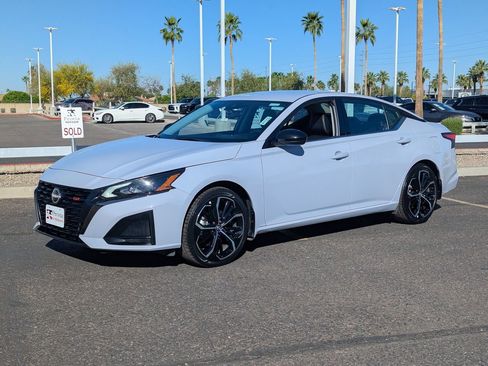 Certified 2025 Nissan Altima 2.5 SR image 3