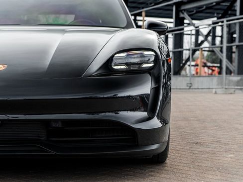 Used 2021 Porsche Taycan 4S image 8