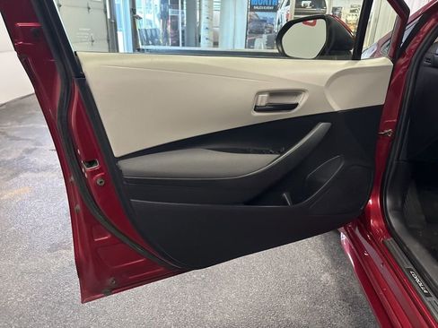 Used 2022 Toyota Corolla LE image 15