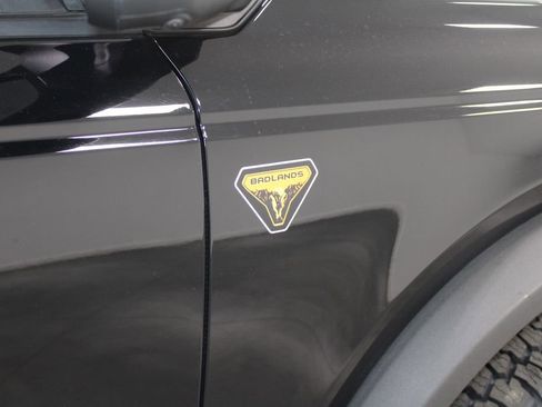 Used 2023 Ford Bronco Badlands image 11