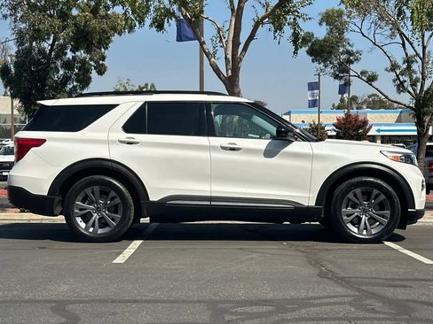 Certified 2023 Ford Explorer XLT w/ Equipment Group 202A RWD image 9