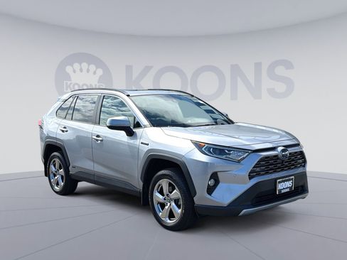 Used 2020 Toyota RAV4 Limited image 10