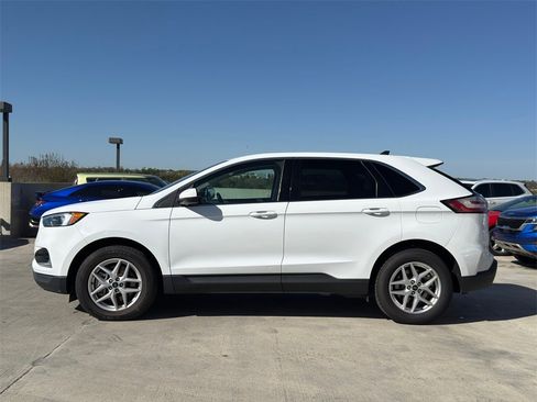 Used 2024 Ford Edge SEL image 6
