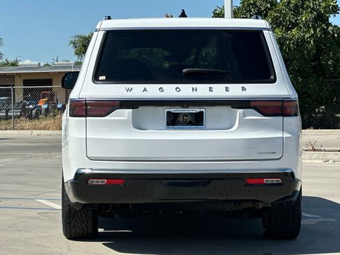 Used 2024 Jeep Wagoneer L Series II w/ Flexible Seating Group image 5