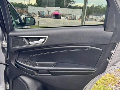 Used 2022 Ford Edge Titanium AWD/4WD image 16