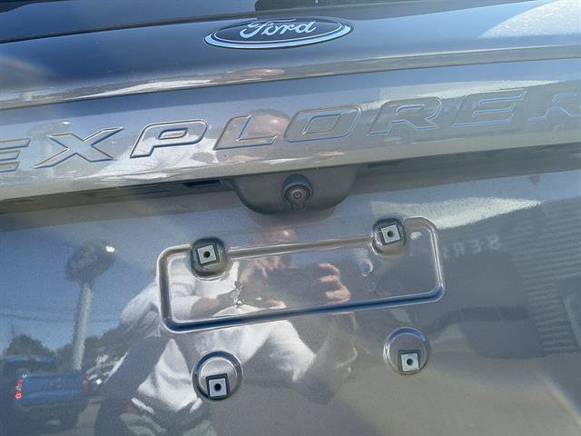 Used 2023 Ford Explorer XLT w/ Equipment Group 202A AWD/4WD image 7