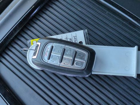 Used 2021 Chrysler Pacifica Touring-L w/ Uconnect Theater Family Group AWD/4WD image 35