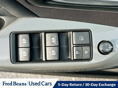 Used 2016 Toyota Sienna SE Premium w/ Four Season Floor Mat Package FWD image 24