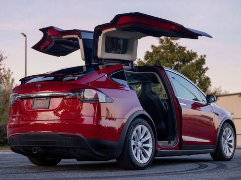 Used 2017 Tesla Model X 75D image 18