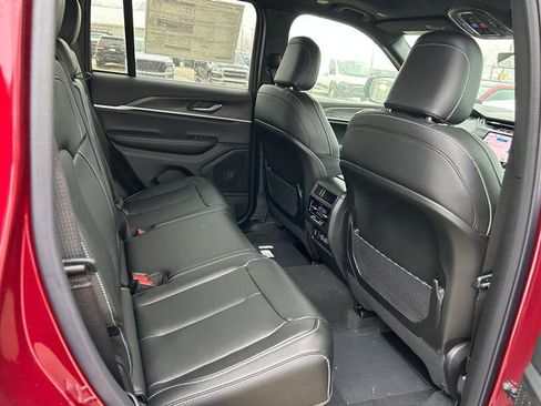 New 2025 Jeep Grand Cherokee Limited w/ Trailer Tow Package AWD/4WD image 21