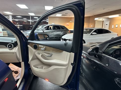 Used 2018 Mercedes-Benz GLC 300 image 22