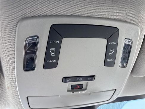 Used 2024 Toyota Sienna LE FWD image 17