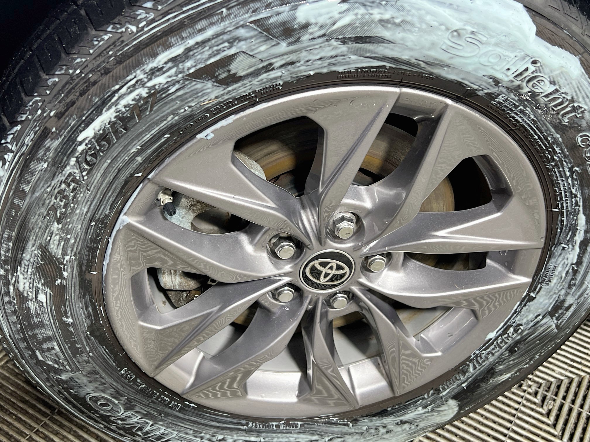 Used 2025 Toyota Sienna XLE FWD image 14