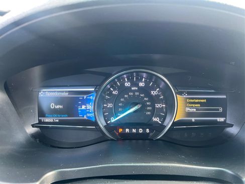 Used 2017 Ford Explorer XLT w/ Equipment Group 202A AWD/4WD image 18