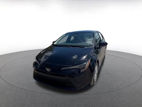 Used 2025 Toyota Corolla LE FWD image 7