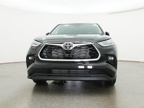 New 2026 Toyota Highlander Limited image 13