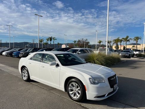 Certified 2023 Chrysler 300 Touring image 2