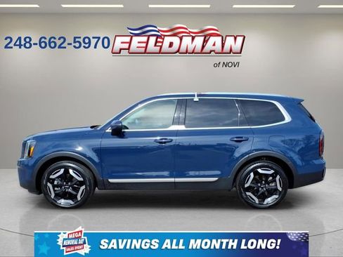 Used 2024 Kia Telluride EX w/ EX Captain's Chair Package FWD image 2