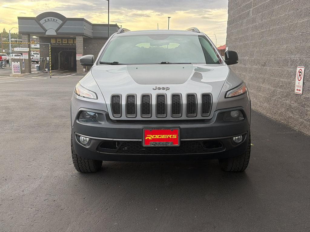 Used 2016 Jeep Cherokee Trailhawk w/ Comfort/Convenience Group AWD/4WD image 2