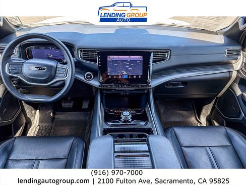 Used 2024 Jeep Wagoneer Series II w/ Flexible Seating Group RWD image 11