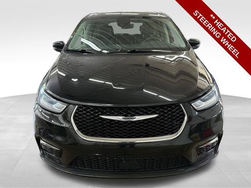 Used 2023 Chrysler Pacifica Touring-L w/ Uconnect Theater Family Group AWD/4WD image 10
