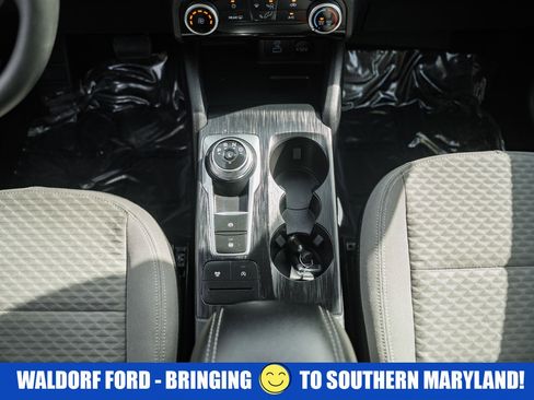 Used 2022 Ford Escape SE w/ SE Sport Appearance Package image 27