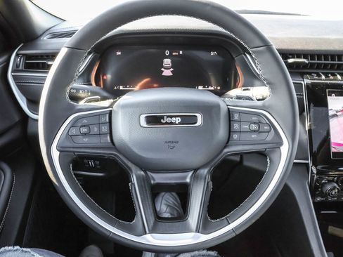 New 2025 Jeep Grand Cherokee L Altitude image 27