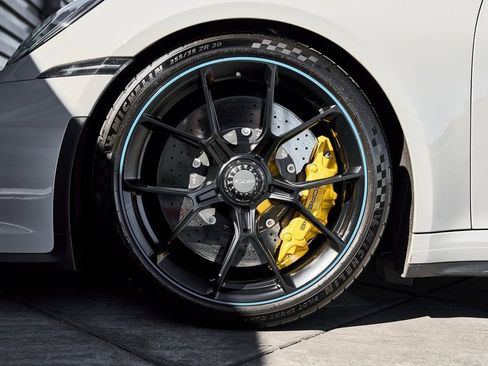 Used 2024 Porsche 911 GT3 RWD image 3