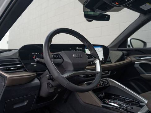 Certified 2025 Audi Q5 Premium w/ Convenience Package AWD/4WD image 4