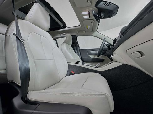 Used 2025 Volvo XC40 B5 Plus w/ Protection Package Premier image 27