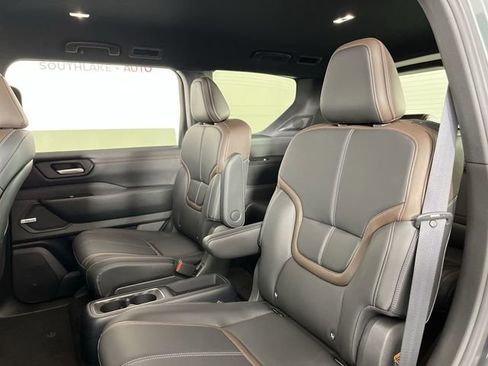 New 2026 Nissan Armada SL w/ Captain's Chari Seat Package image 22