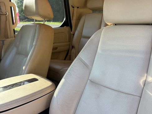 Used 2007 Cadillac Escalade AWD w/ Information Package image 7