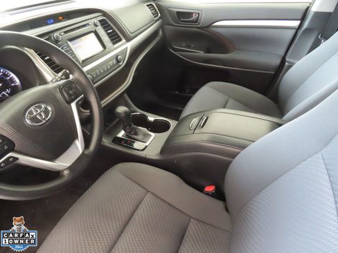 Used 2016 Toyota Highlander LE FWD image 20