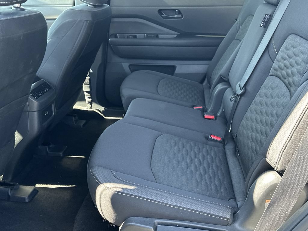 Used 2024 Nissan Pathfinder SV FWD image 15