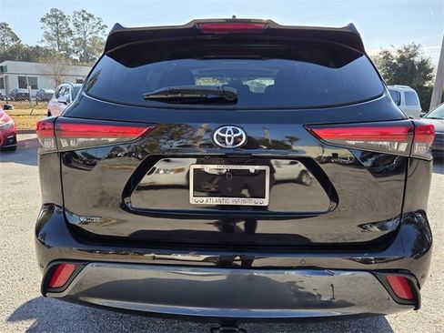 Used 2022 Toyota Highlander Limited image 6