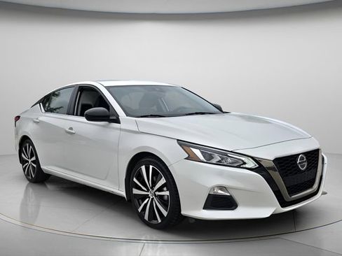 Used 2022 Nissan Altima 2.5 SR FWD image 9