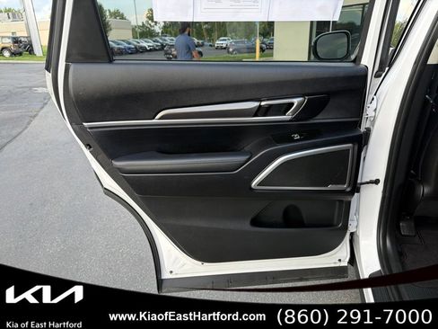 Certified 2024 Kia Telluride S w/ S Sunroof Package AWD/4WD image 17