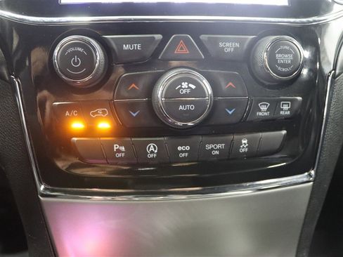 Used 2021 Jeep Grand Cherokee Laredo X AWD/4WD image 38