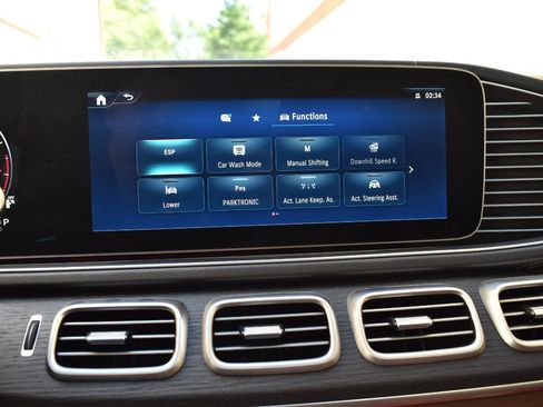 Used 2025 Mercedes-Benz GLS 450 4MATIC w/ AMG Line Exterior image 33