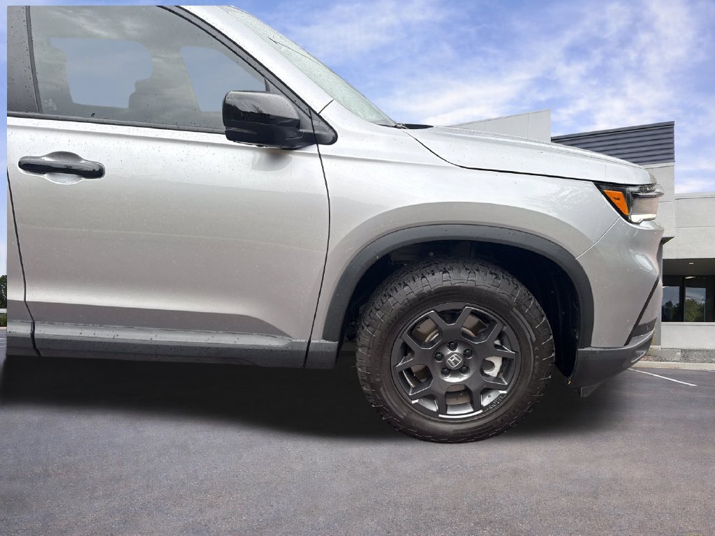 Used 2025 Honda Pilot TrailSport image 36