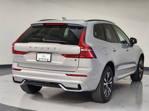 Used 2025 Volvo XC60 B5 Core image 2
