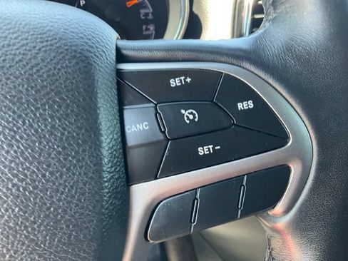 Used 2019 Jeep Grand Cherokee Altitude AWD/4WD image 10