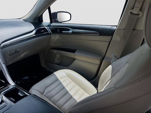 Used 2018 Ford Fusion SE w/ Fusion SE Technology Package FWD image 27