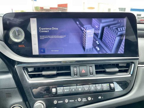 Used 2023 Lexus ES 300h w/ Luxury Package FWD image 20