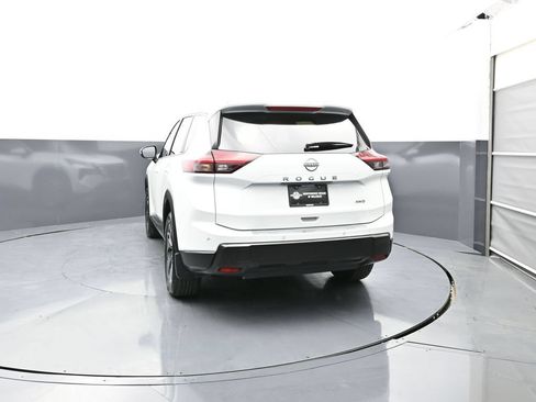 Certified 2026 Nissan Rogue SV AWD/4WD image 2